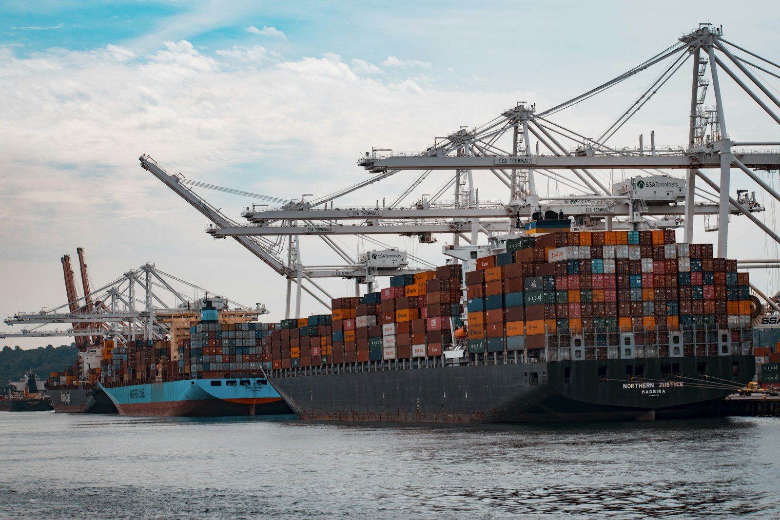 Port à conteneurs — logistique et commerce international